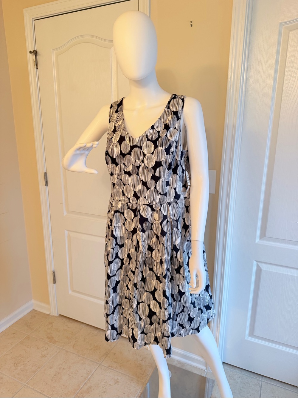 NWT Nine West $80 Cotton Navy White Printed VNeck Sleeveless A-Line Dress Size14 - Picture 3 of 10